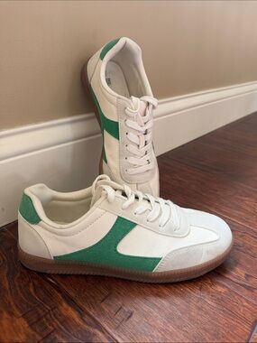 No Boundaries White and Green Women's Sneakers